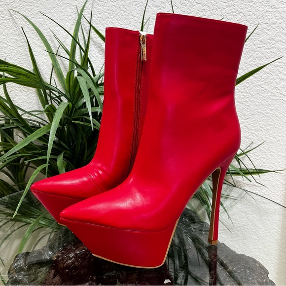 Cape Robbin Shoes - NEW Cape Robbin Lipstick Red Side Zip Platform Heeled Boots  Size 6